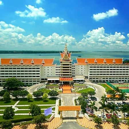 Hotel Cambodiana Phnom Penh Luaran gambar