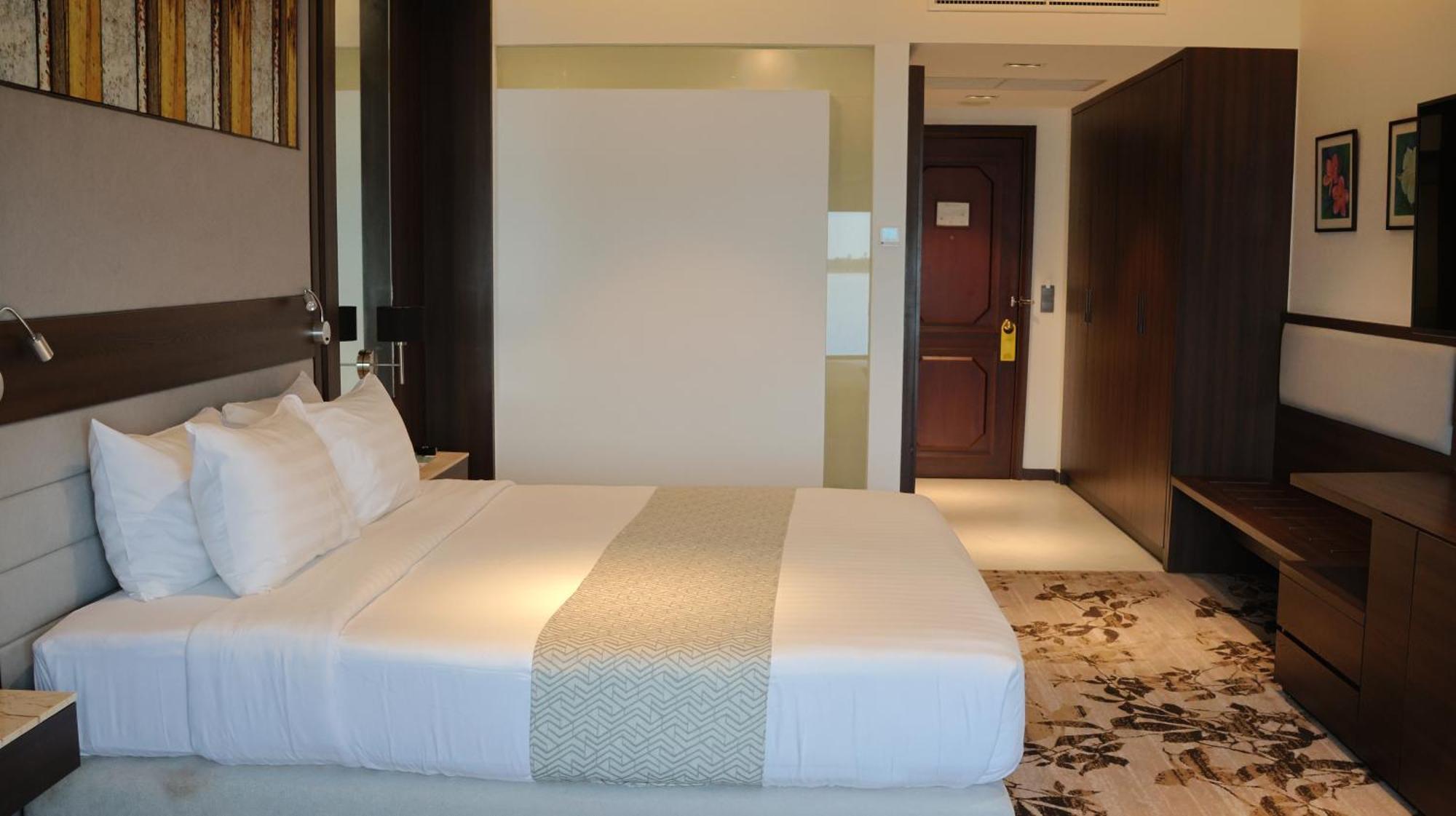 Hotel Cambodiana Phnom Penh Luaran gambar