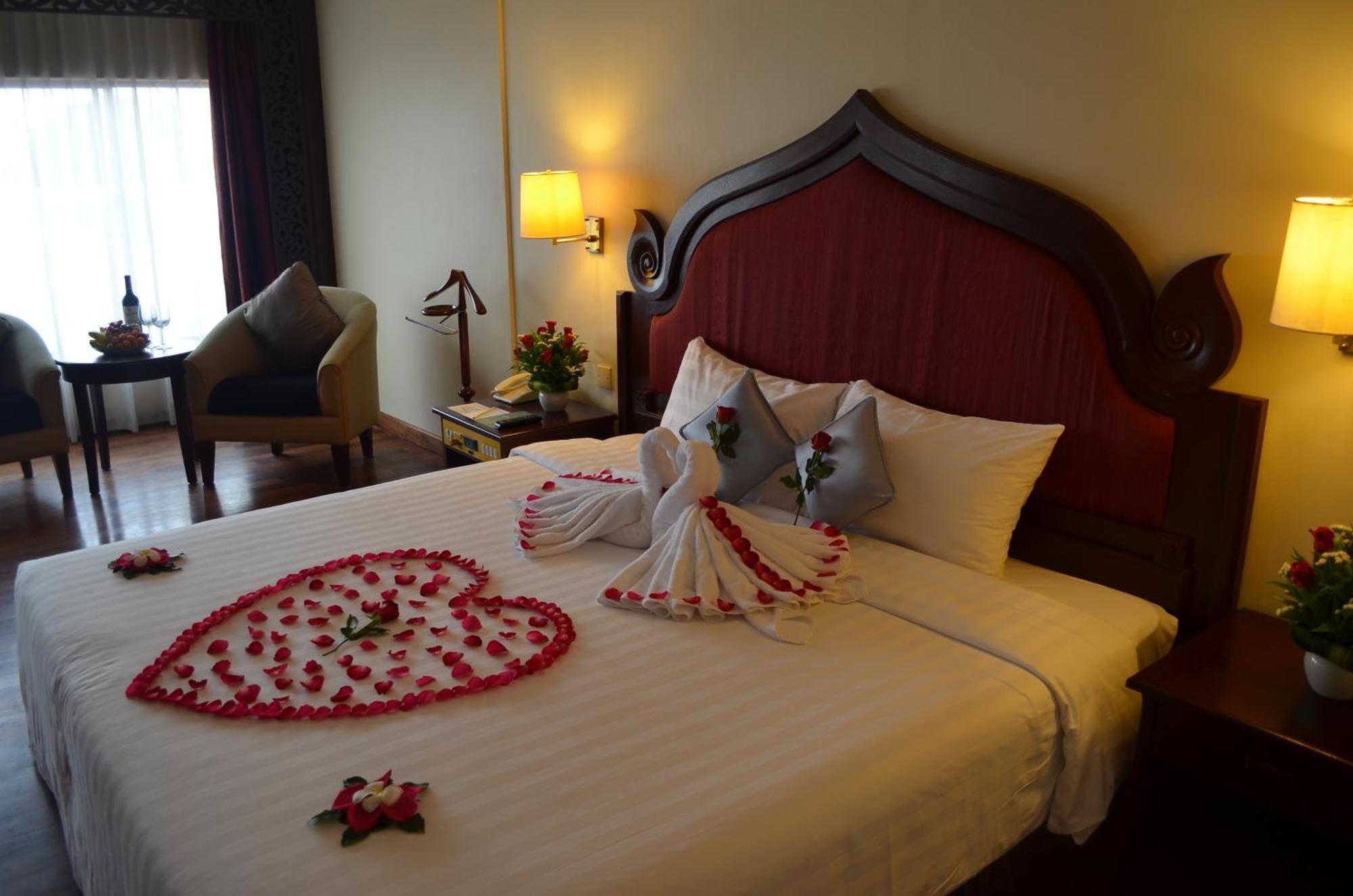 Hotel Cambodiana Phnom Penh Luaran gambar