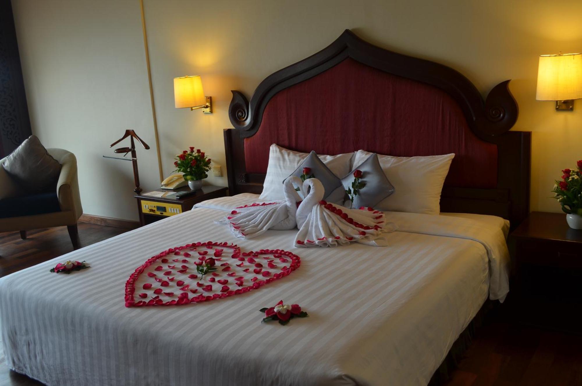 Hotel Cambodiana Phnom Penh Luaran gambar
