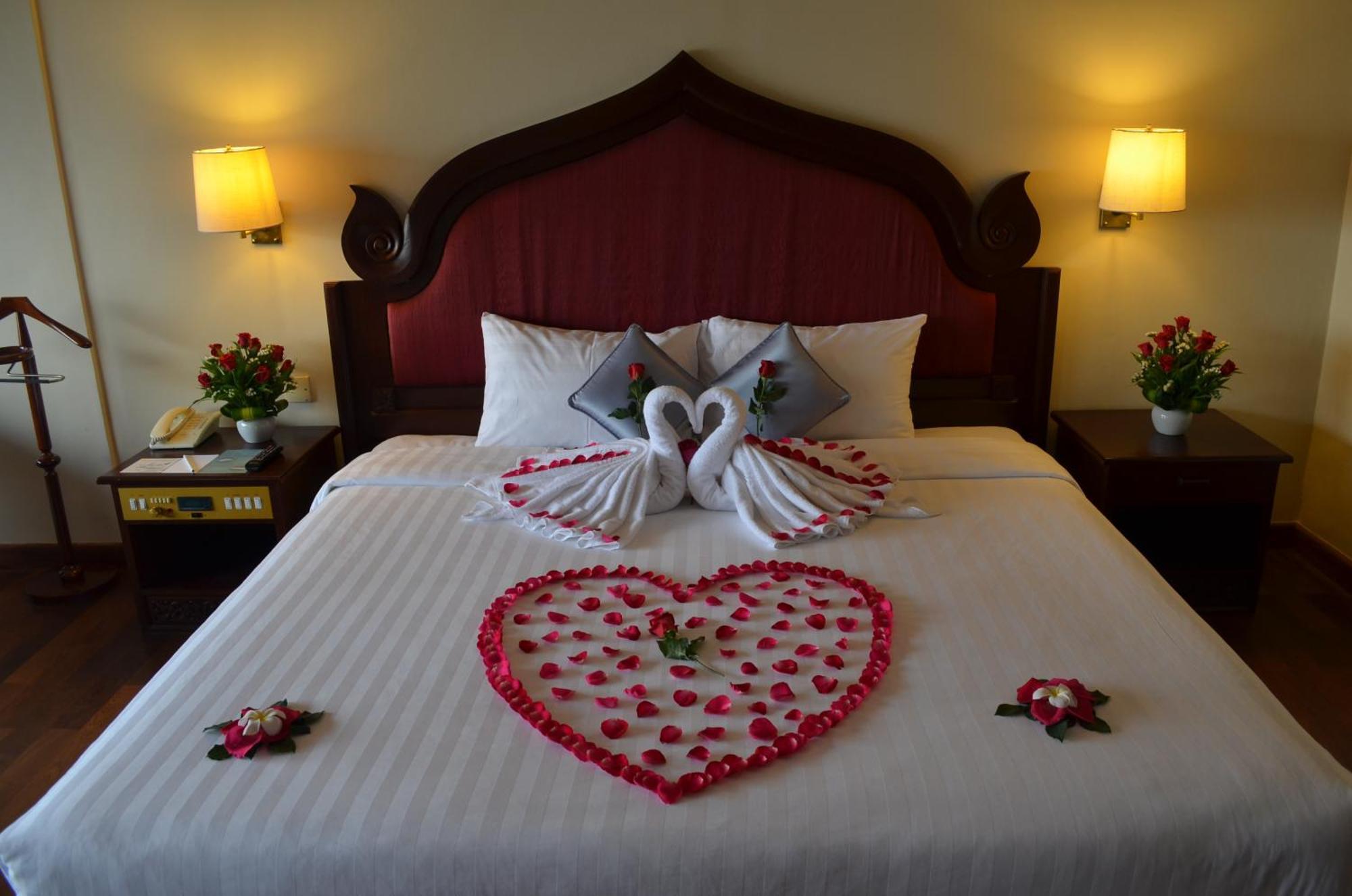 Hotel Cambodiana Phnom Penh Luaran gambar