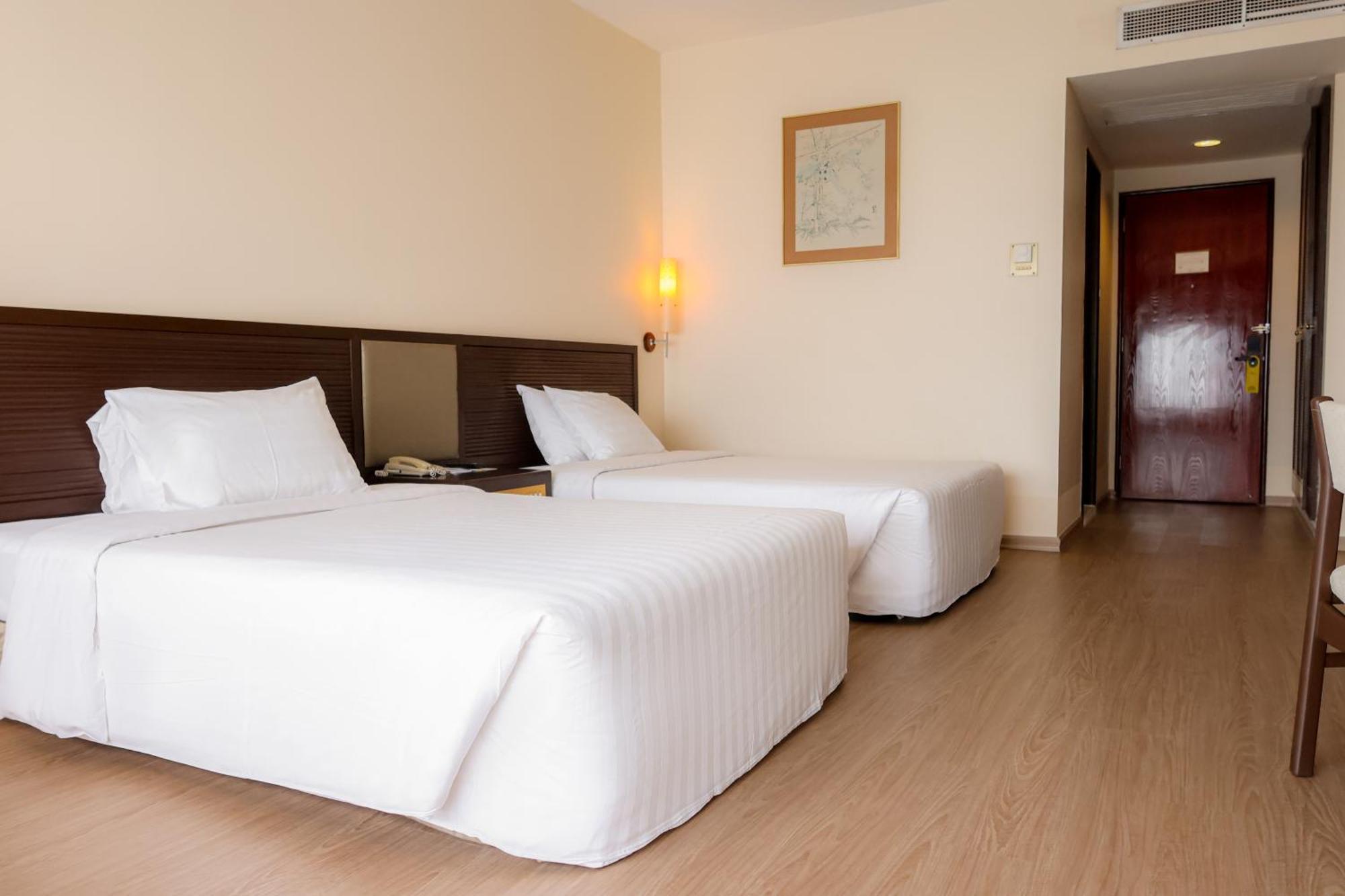 Hotel Cambodiana Phnom Penh Luaran gambar