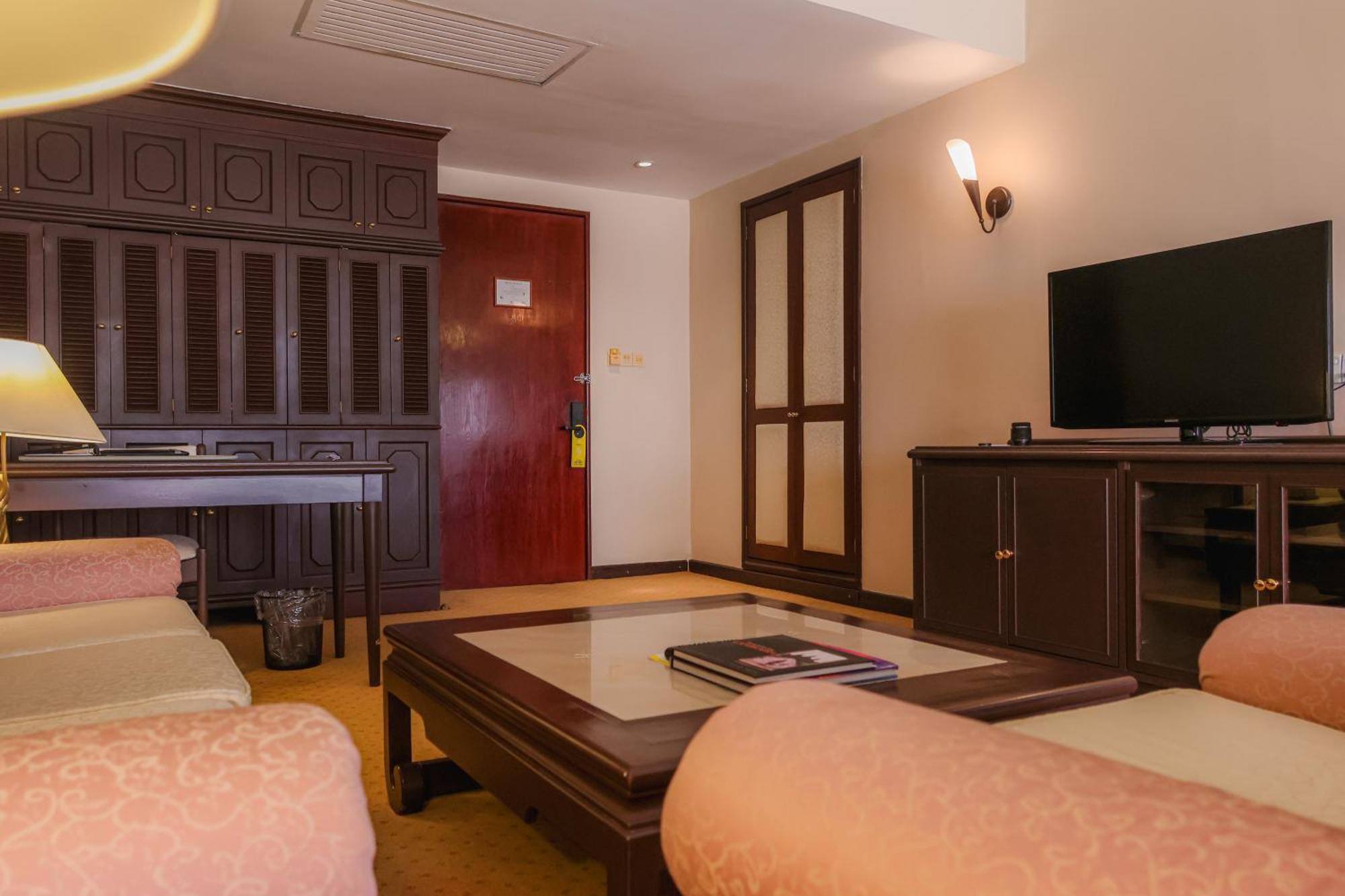 Hotel Cambodiana Phnom Penh Luaran gambar