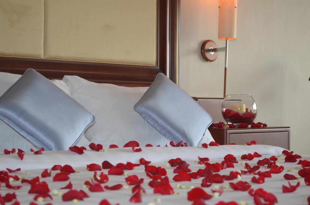 Hotel Cambodiana Phnom Penh Luaran gambar